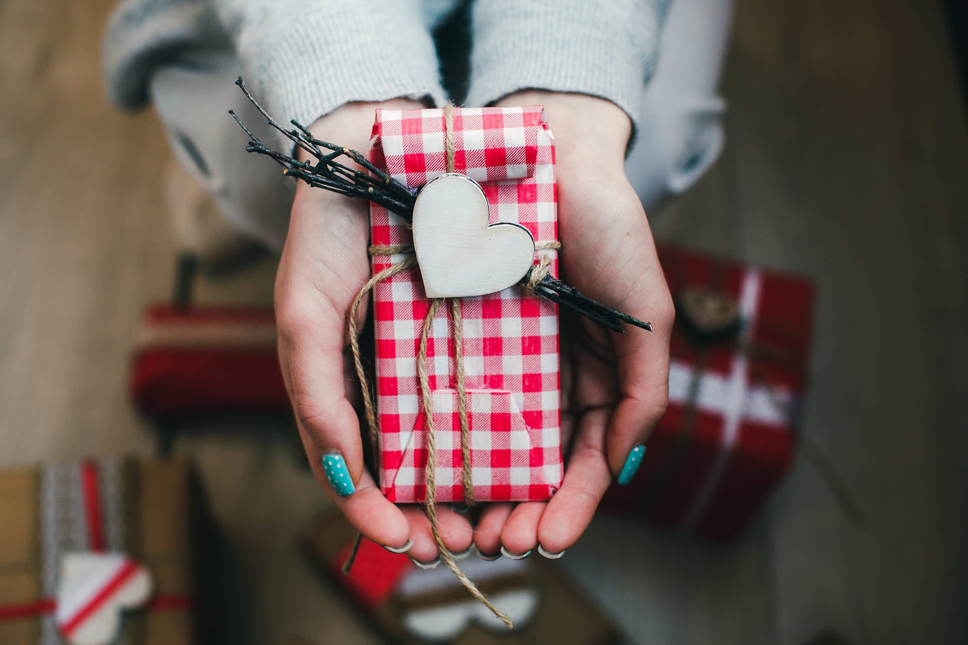 Scotland Gift Giving Culture: Tips for Giving Gifts Like a True Scot